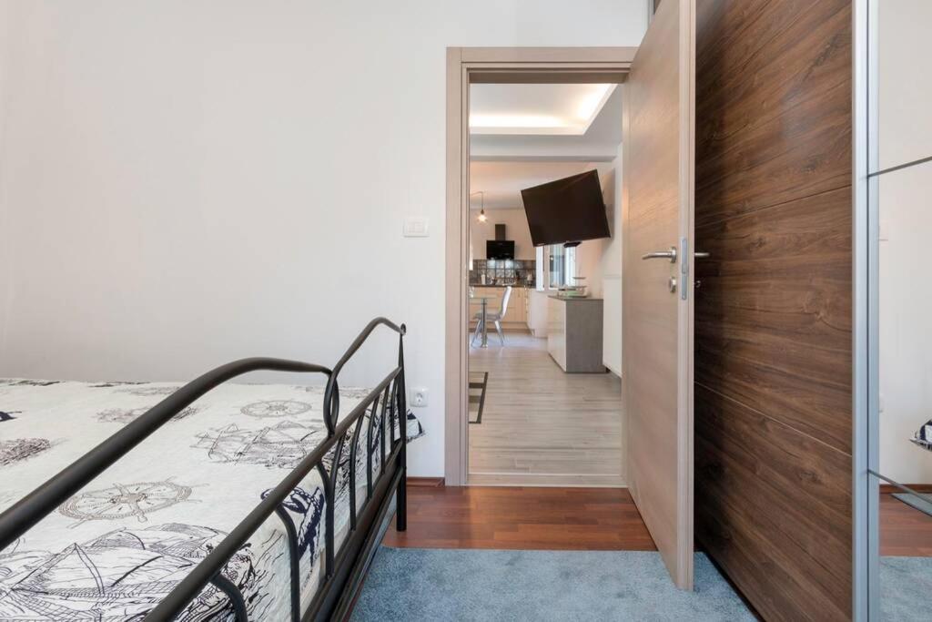 Predivan Novouredeni Apartman U Blizini Mora Banjole Exterior photo