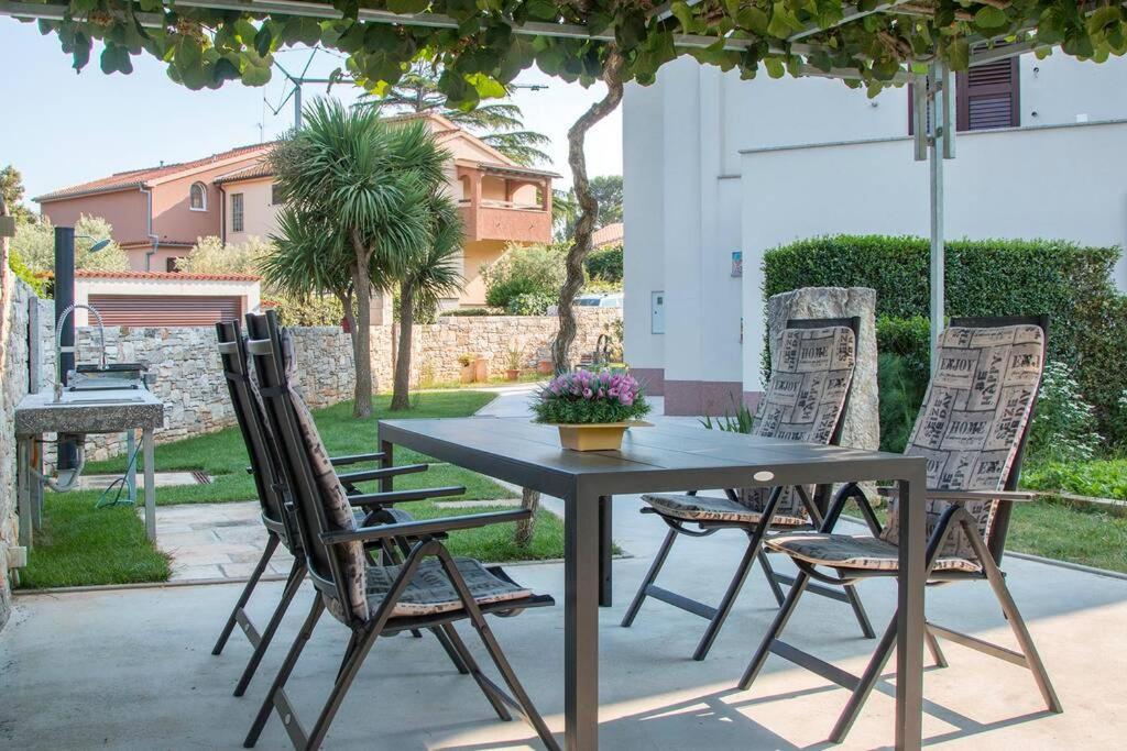 Predivan Novouredeni Apartman U Blizini Mora Banjole Exterior photo