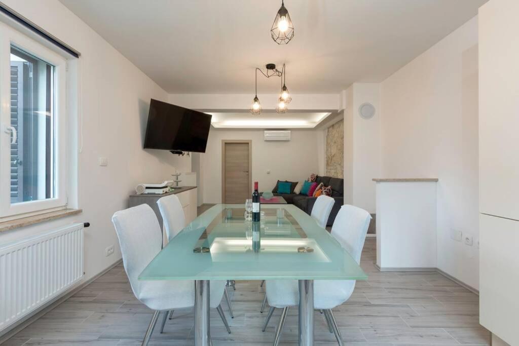 Predivan Novouredeni Apartman U Blizini Mora Banjole Exterior photo