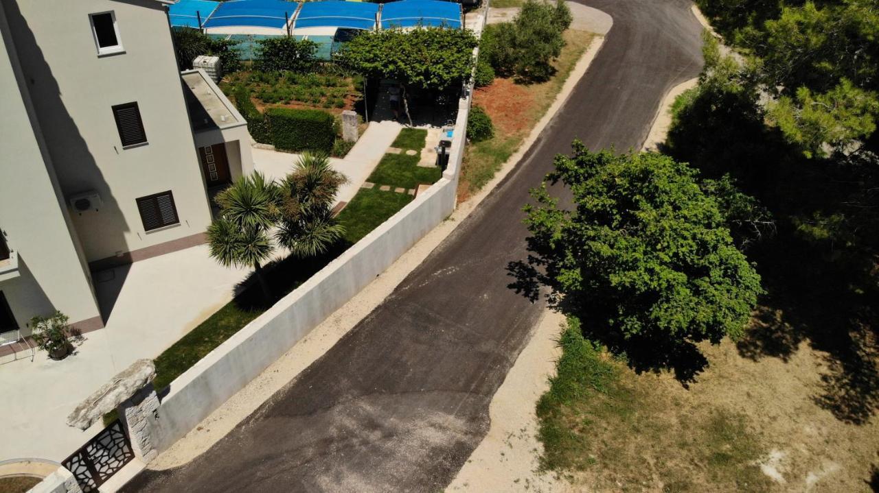 Predivan Novouredeni Apartman U Blizini Mora Banjole Exterior photo